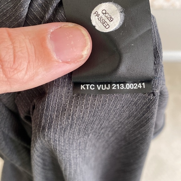 On Running Dark Gray Performance Long Sleeve T-Shirt Size Small - Picture 10 of 10